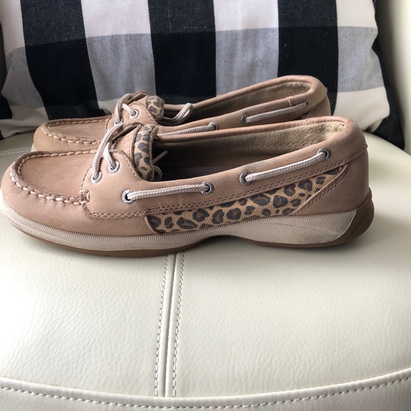 Great Sperry boat shoes with cheetah print! - Picture 3 of 6
